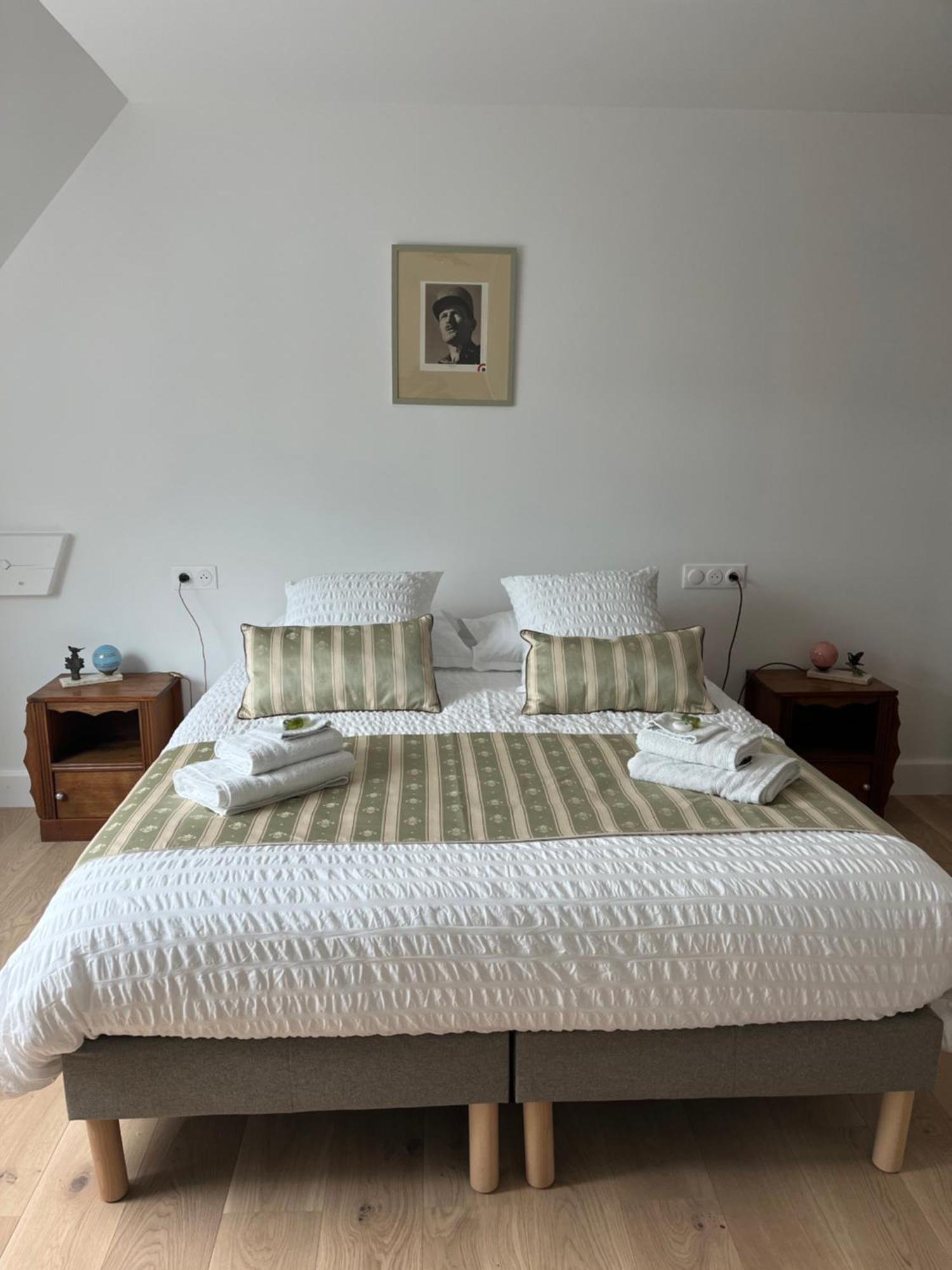 Chambre D'Hotes Le Domaine De La Vallee Saint-Martin-de-Varreville Exterior foto